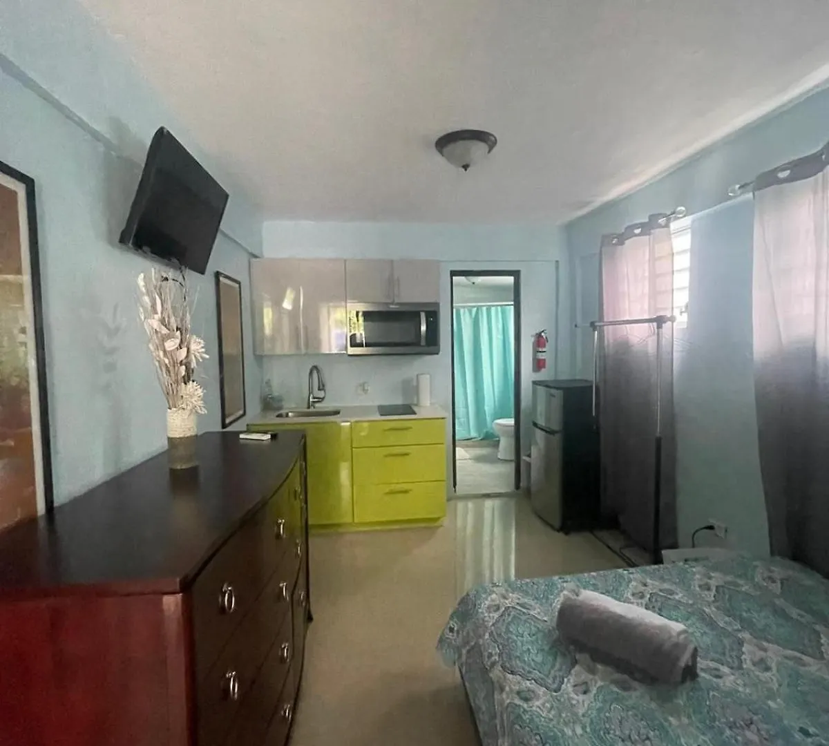 Studio With Private Entrance And Bath Near Beach, Unit 4 산후안 아파트
