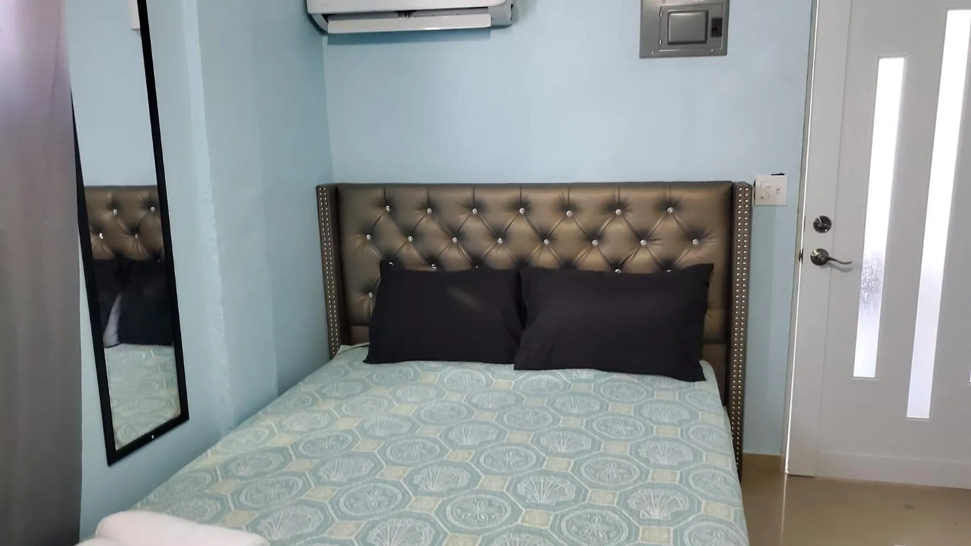 아파트 Studio With Private Entrance And Bath Near Beach, Unit 4 산후안