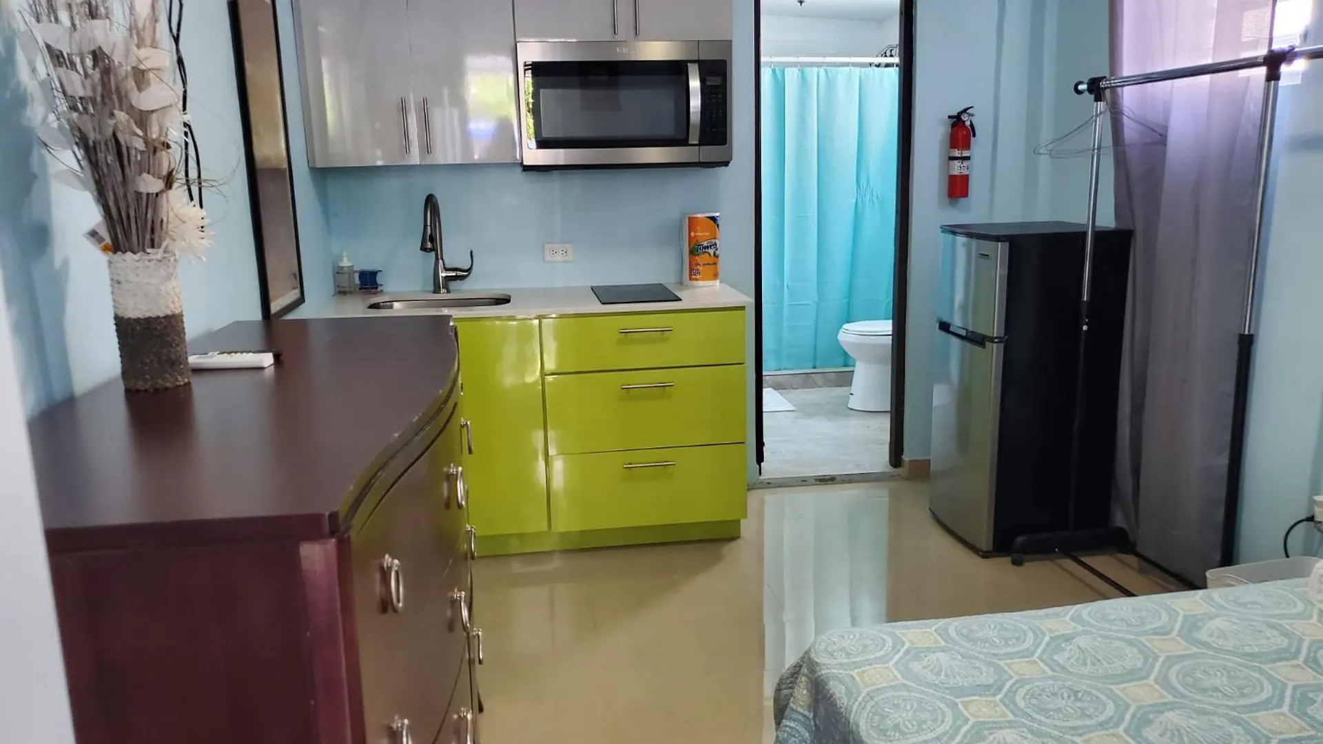 Studio With Private Entrance And Bath Near Beach, Unit 4 산후안 아파트